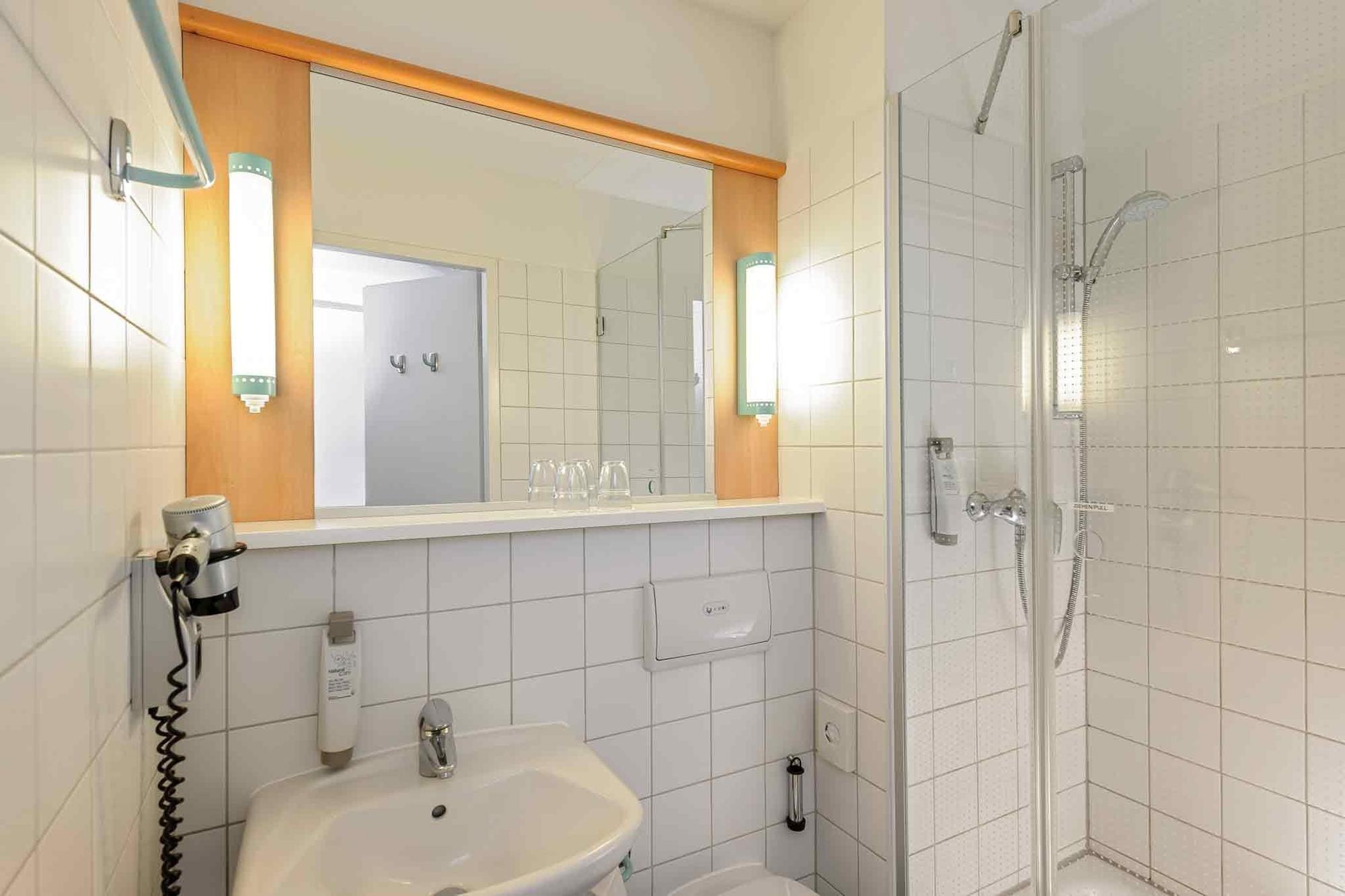 Ibis Rostock Am Stadthafen Екстер'єр фото