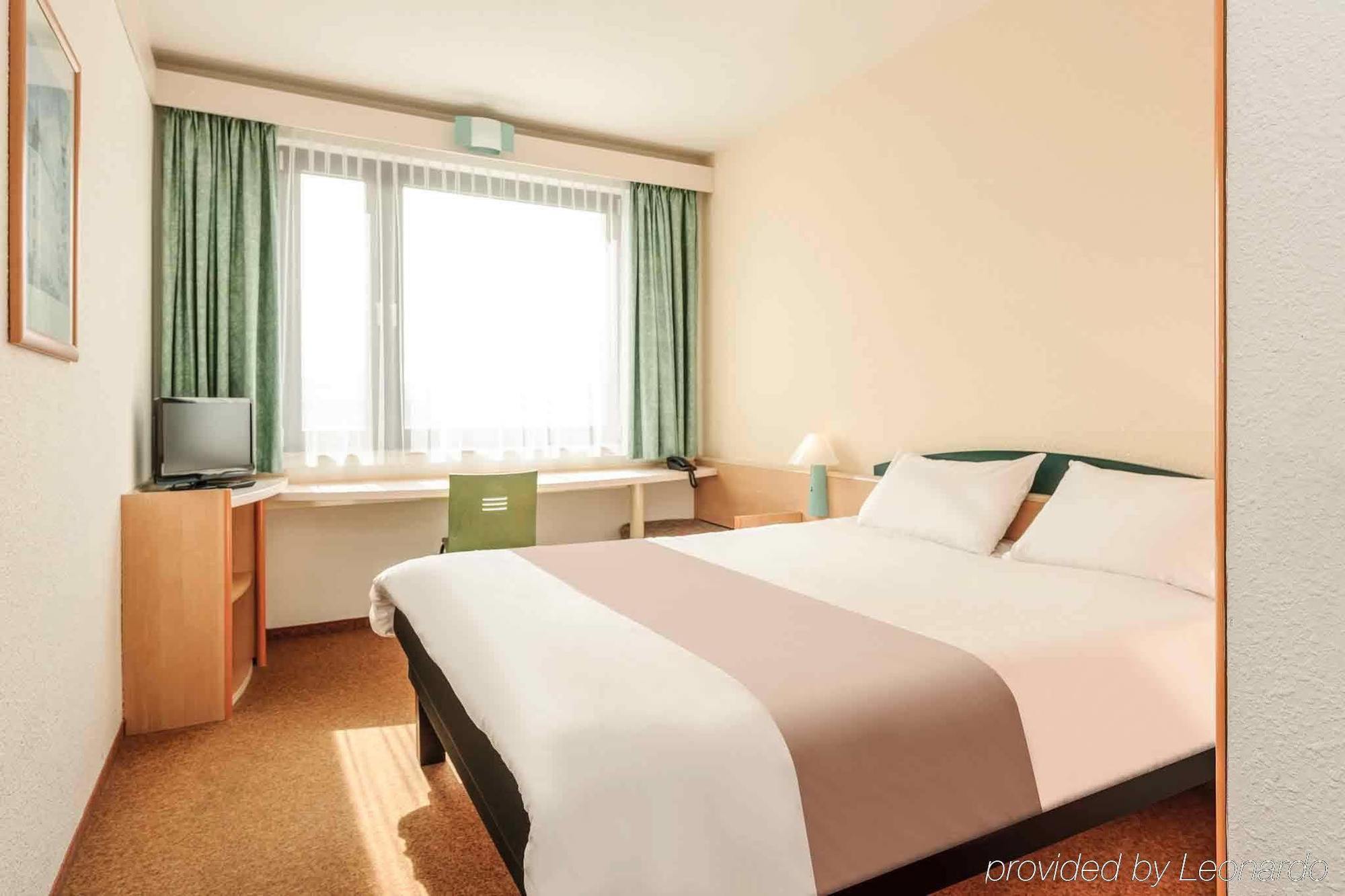 Ibis Rostock Am Stadthafen Екстер'єр фото