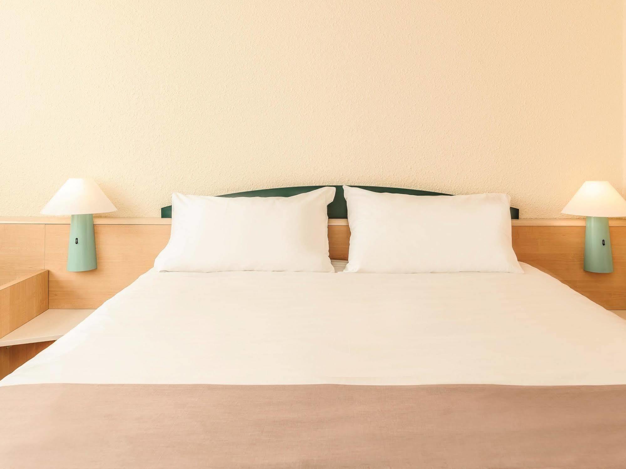 Ibis Rostock Am Stadthafen Екстер'єр фото